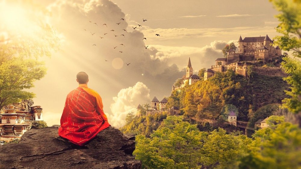 Le moine, en pleine contemplation sur une montagne.